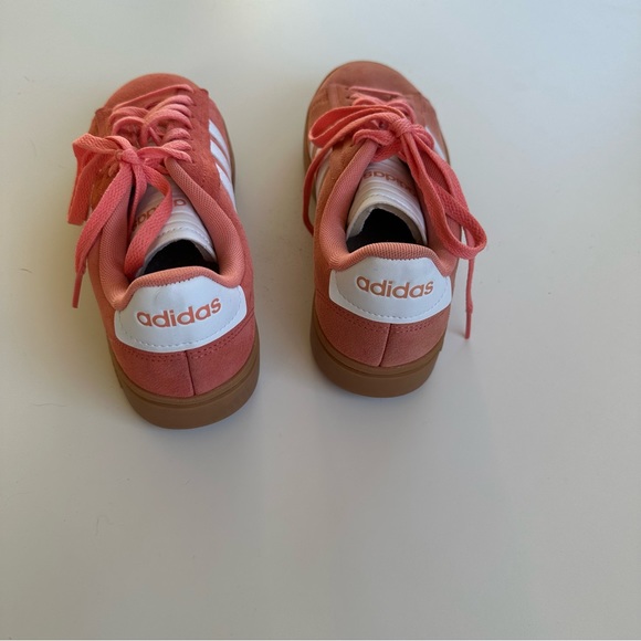 Grand Court Alpha Adidas corral Shoes - Picture 2 of 8